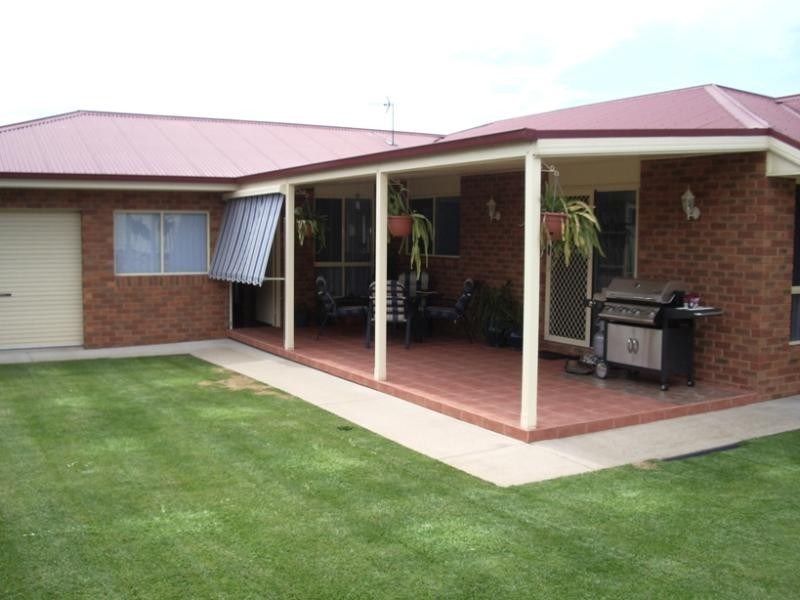 16 Mountford Street, Tumut NSW 2720