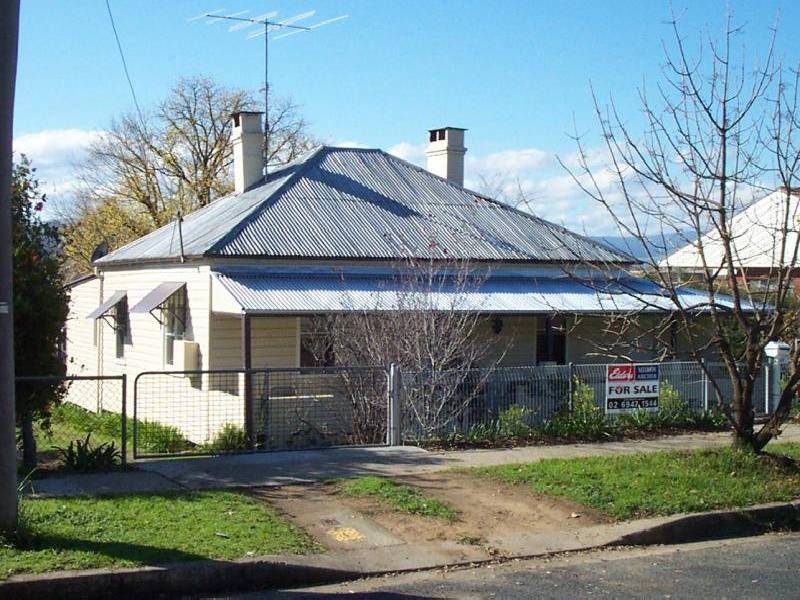 40 SIMPSON STREET, Tumut NSW 2720