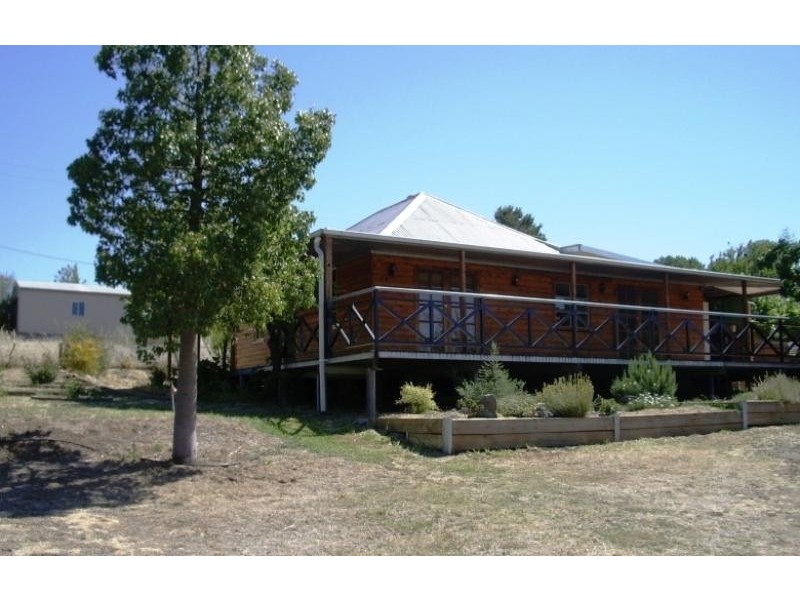 10 HAVELOCK STREET, Adelong NSW 2729