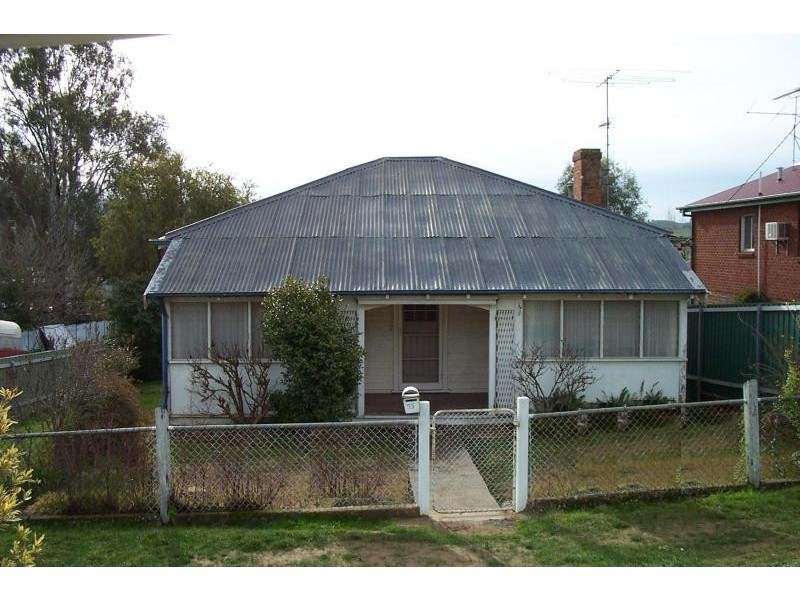 75 CLARKE STREET, Tumut NSW 2720