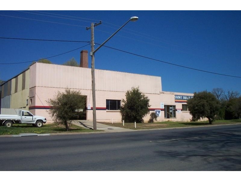 54 Adelong Road, Tumut NSW 2720