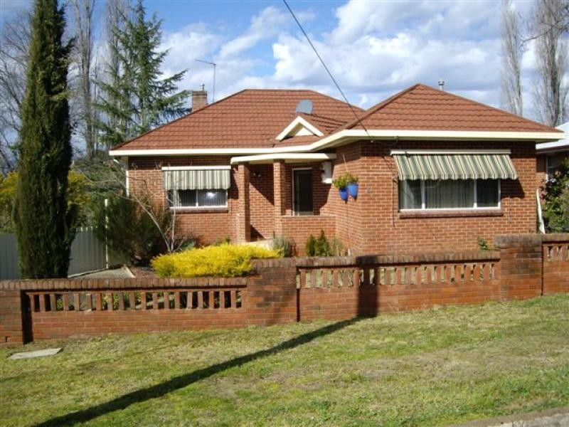6 CLUNIE AVENUE, Tumut NSW 2720
