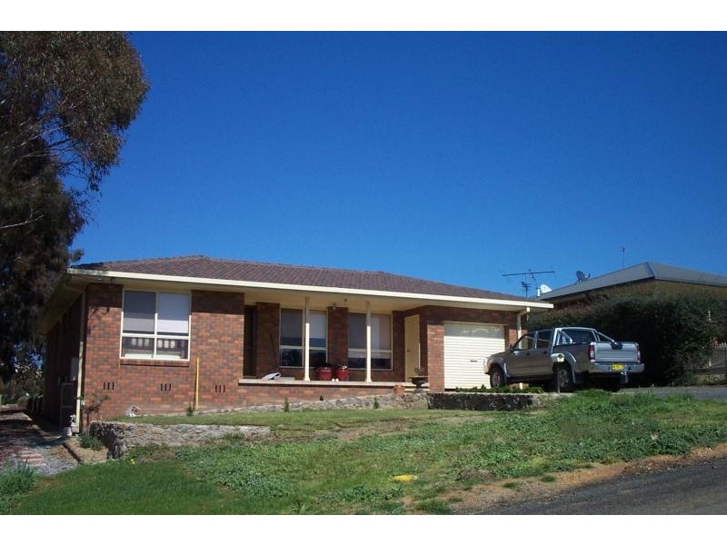 27 LYNCH STREET, Adelong NSW 2729