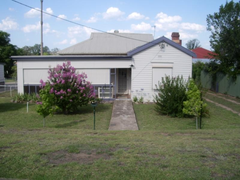 100 RUSSELL STREET, Tumut NSW 2720