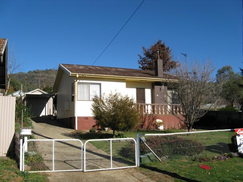 8 PIONEER STREET, Batlow NSW 2730