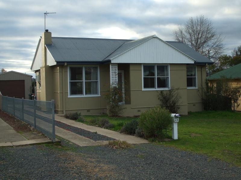 49 Carey Street, Tumut NSW 2720