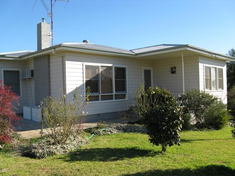 7 Gundagai Street, Adelong NSW 2729