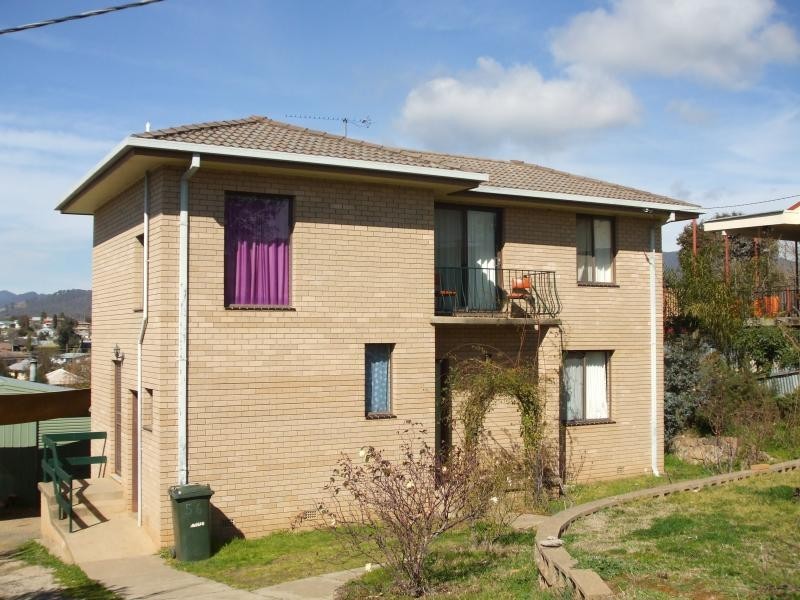56 HOWICK STREET, Tumut NSW 2720