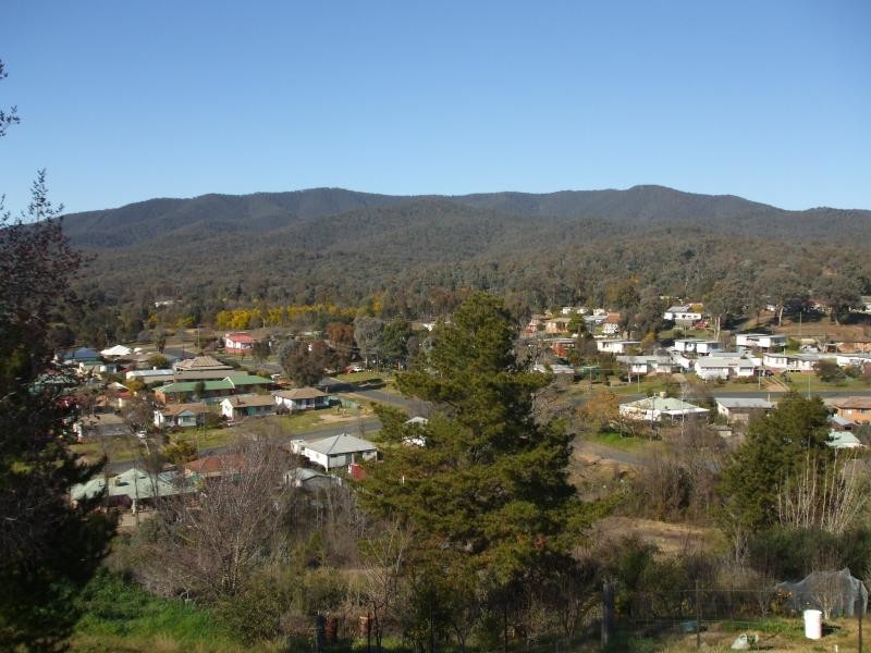 100 Howick Street, Tumut NSW 2720