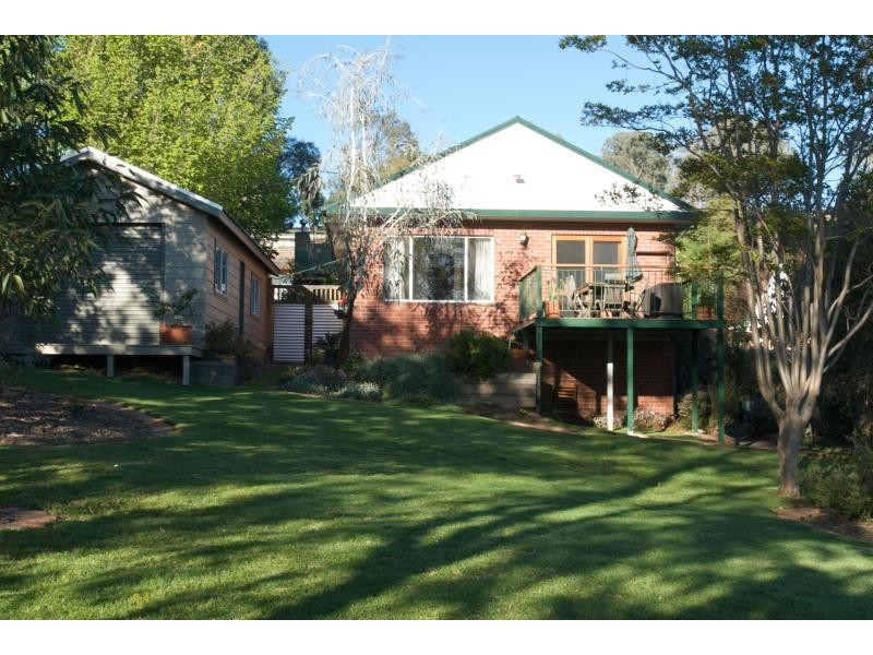 6 Highland Avenue, Tumut NSW 2720