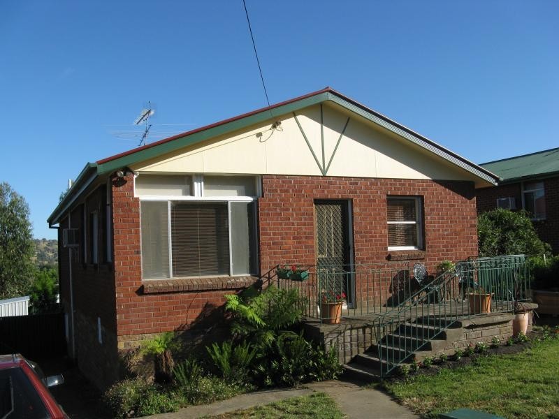 73 Clarke Street, Tumut NSW 2720