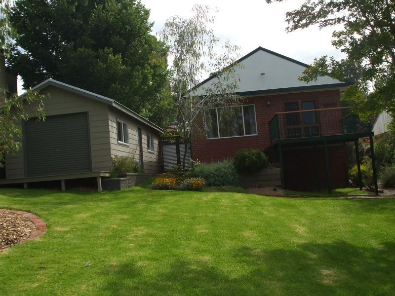 6 Highland Avenue, Tumut NSW 2720