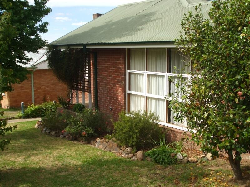 6 Highland Avenue, Tumut NSW 2720