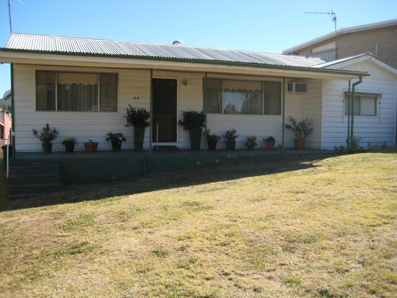 44 Lockhart Street, Adelong NSW 2729