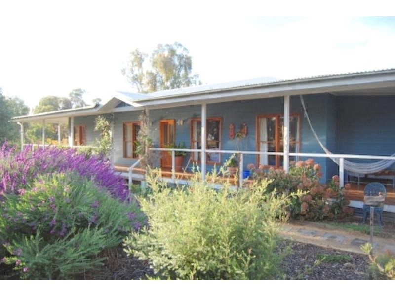 16 Bundarra Crescent, Tumut NSW 2720