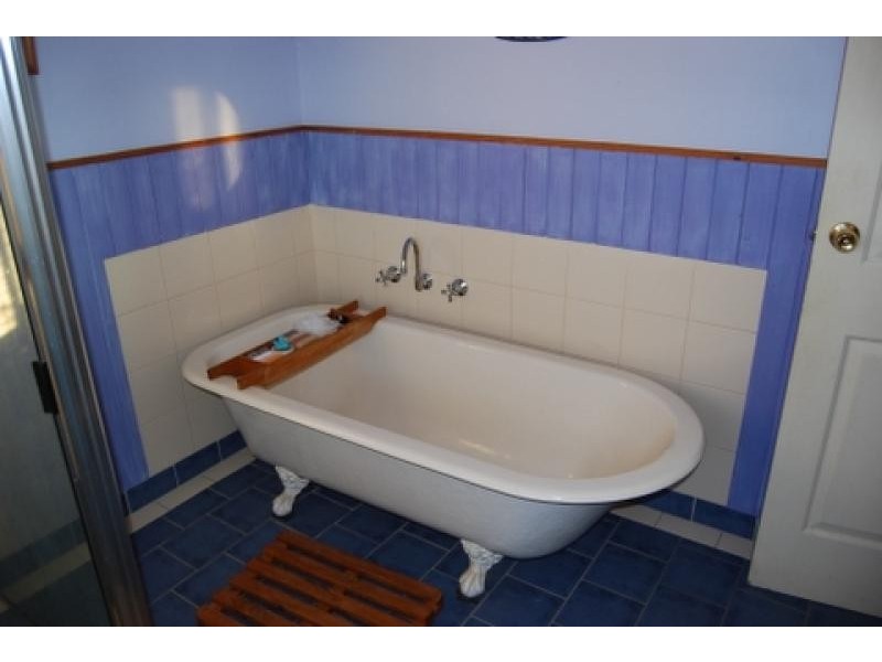 16 Bundarra Crescent, Tumut NSW 2720