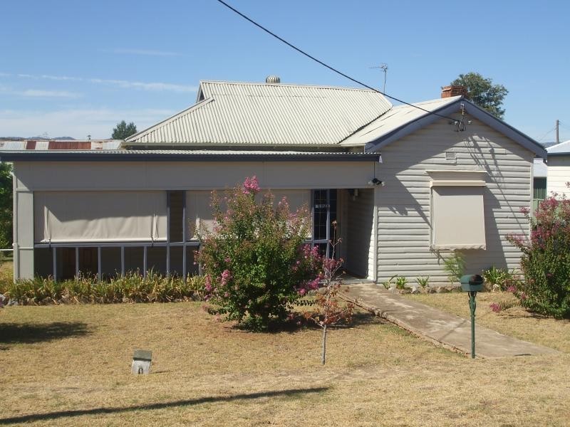 100 Russell Street, Tumut NSW 2720