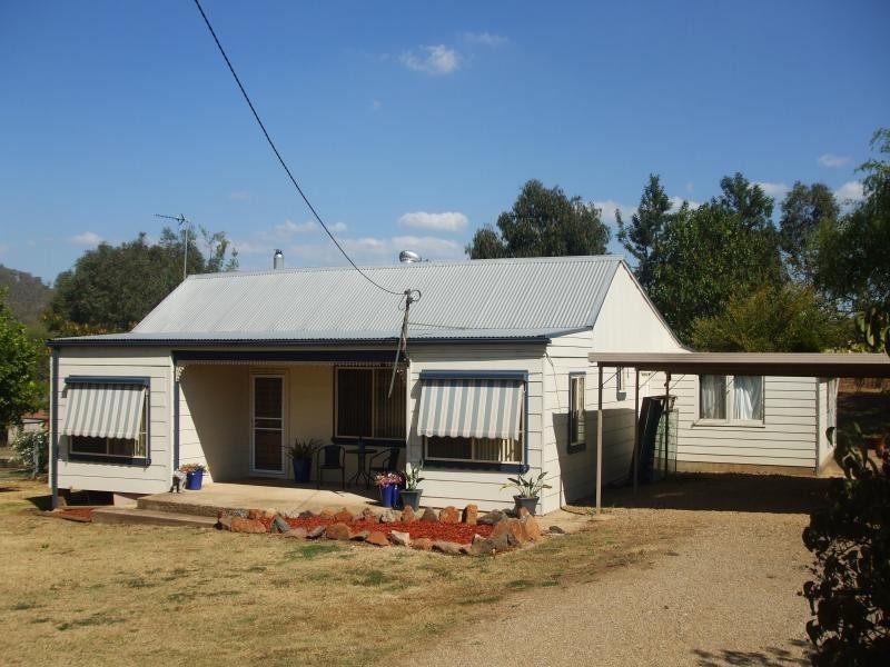 49 Gilmore Street, Adelong NSW 2729