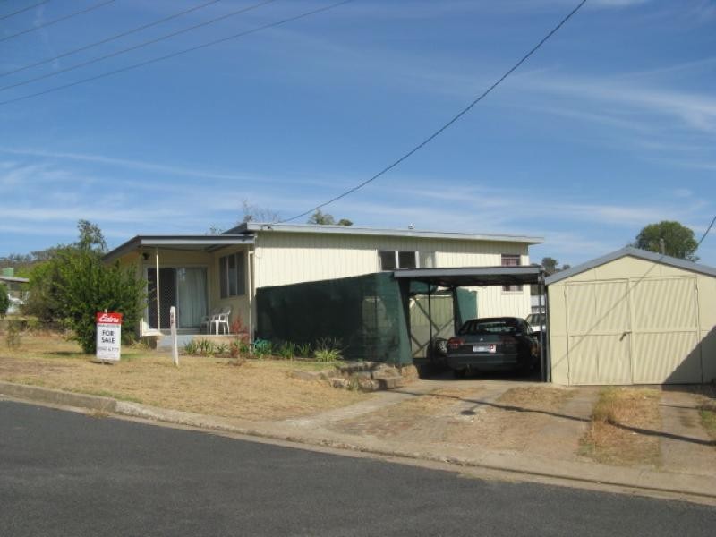 21 Kinred Street, Tumut NSW 2720