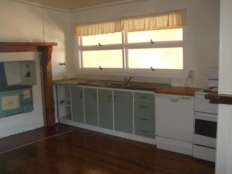 10 Havelock Street, Adelong NSW 2729