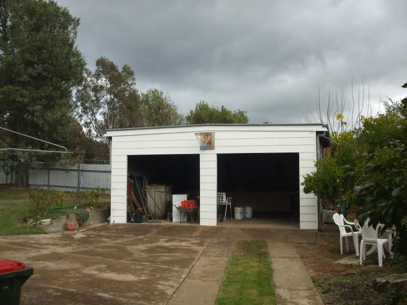 5 Charles Street, Tumut NSW 2720