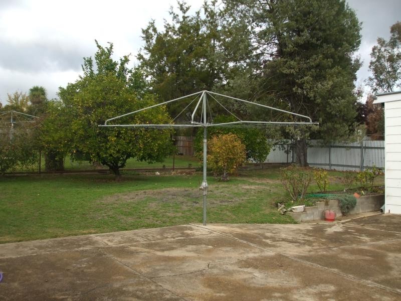 5 Charles Street, Tumut NSW 2720