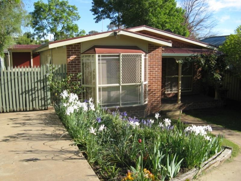 79 Merivale Street, Tumut NSW 2720