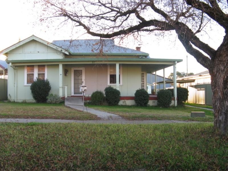 47 Merivale Street, Tumut NSW 2720