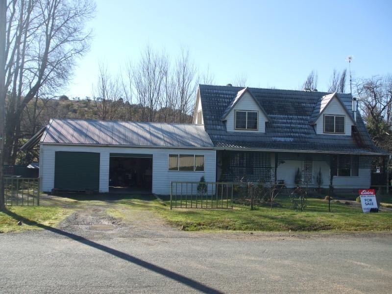 5 Travers Street, Adelong NSW 2729