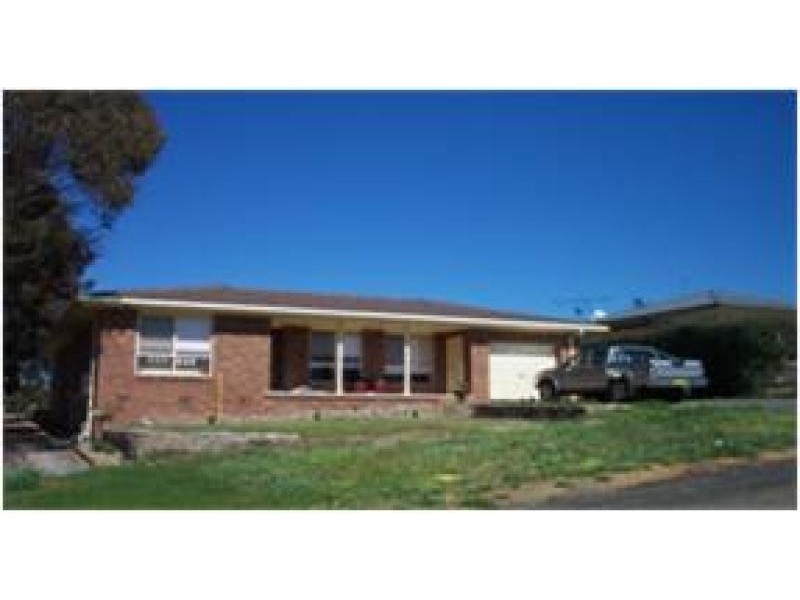 27 Lynch Street, Adelong NSW 2729