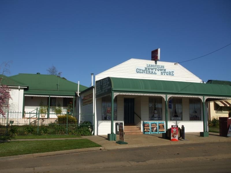 177 Capper Street, Tumut NSW 2720