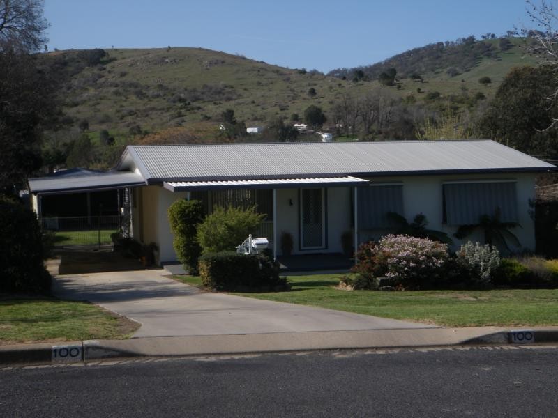 104 Lockhart Street, Adelong NSW 2729