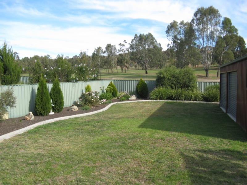 10 Fairway Drive, Tumut NSW 2720