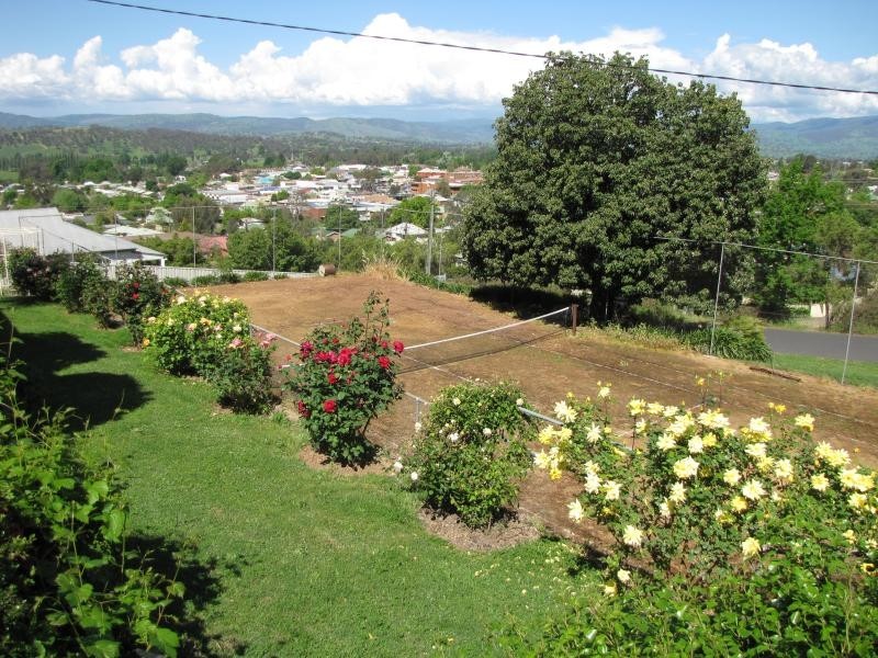 67 Carey Street, Tumut NSW 2720