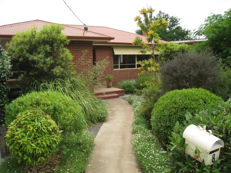 8 Kirk Avenue, Tumut NSW 2720