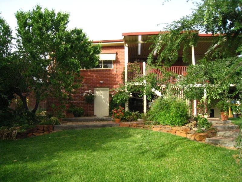 8 Kirk Avenue, Tumut NSW 2720
