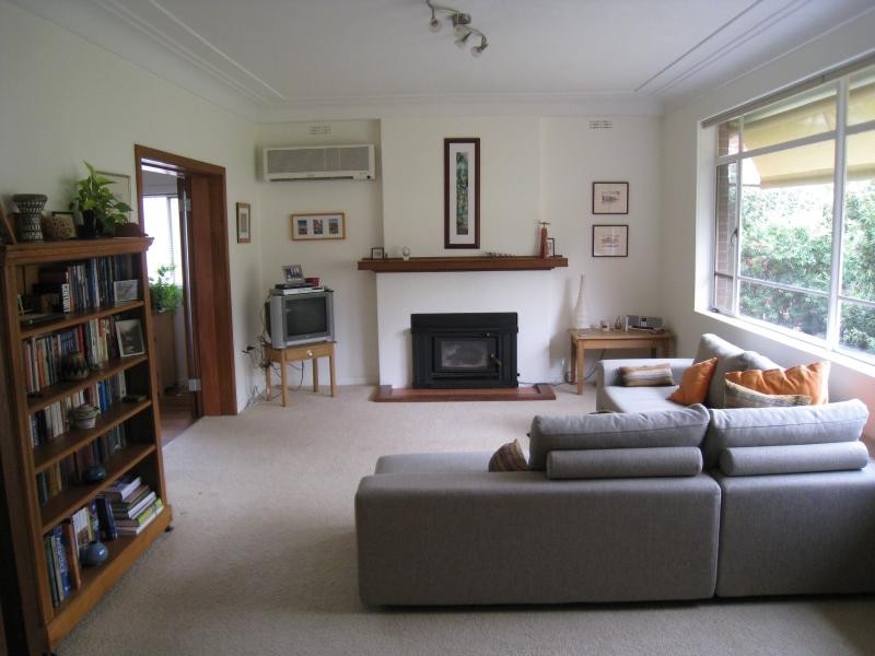 8 Kirk Avenue, Tumut NSW 2720