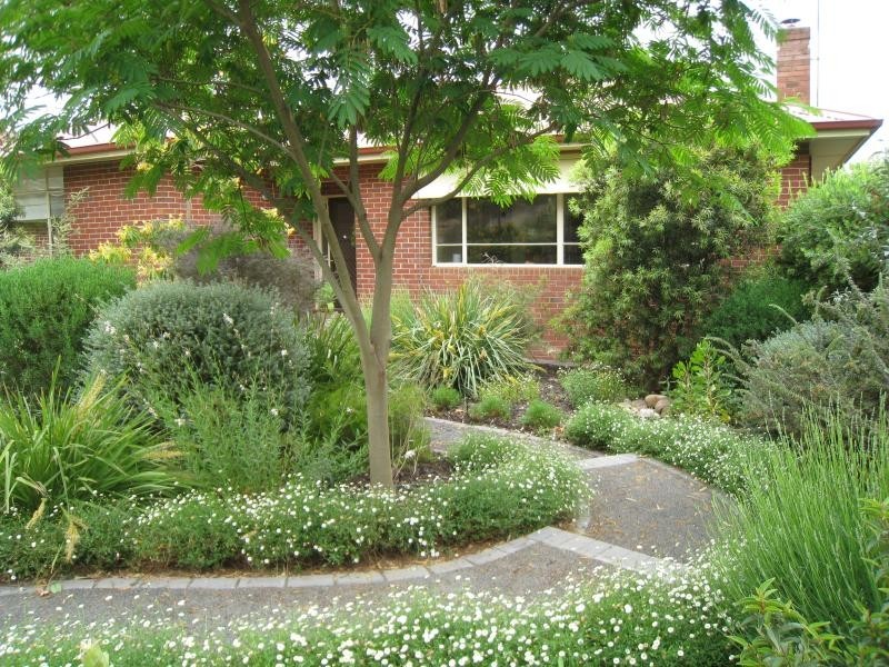 8 Kirk Avenue, Tumut NSW 2720