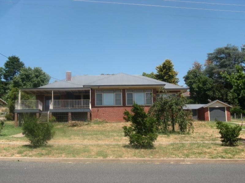 73 Lambie Street, Tumut NSW 2720