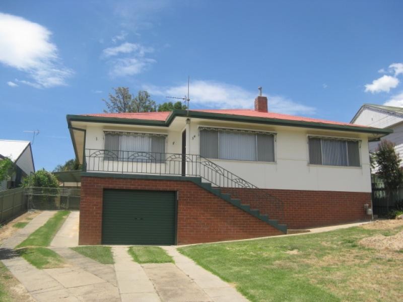 34 Clarke Street, Tumut NSW 2720