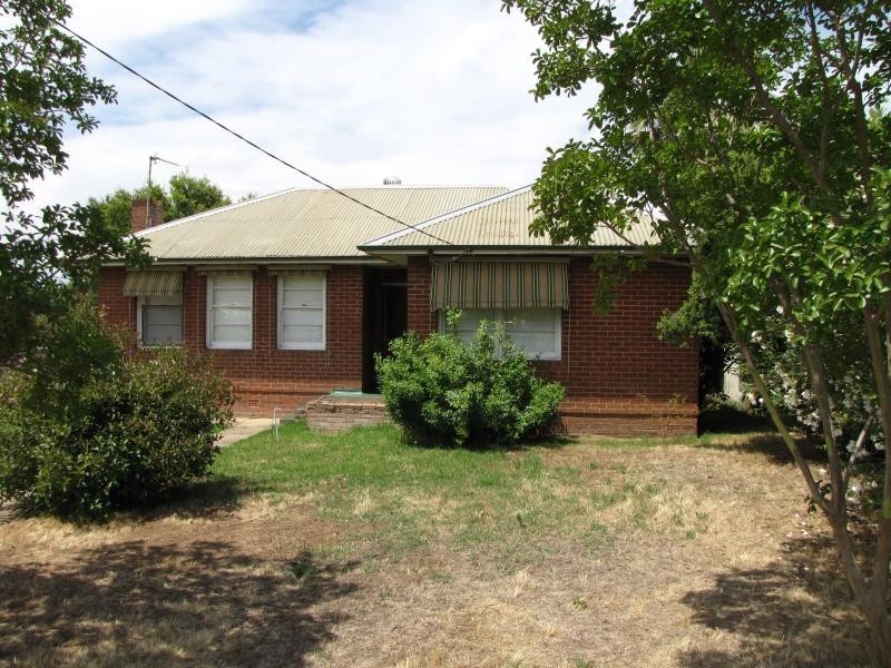 18 Fitzroy Street, Tumut NSW 2720