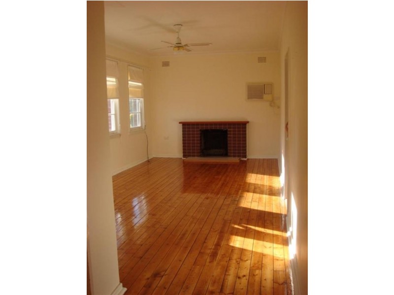 18 Fitzroy Street, Tumut NSW 2720