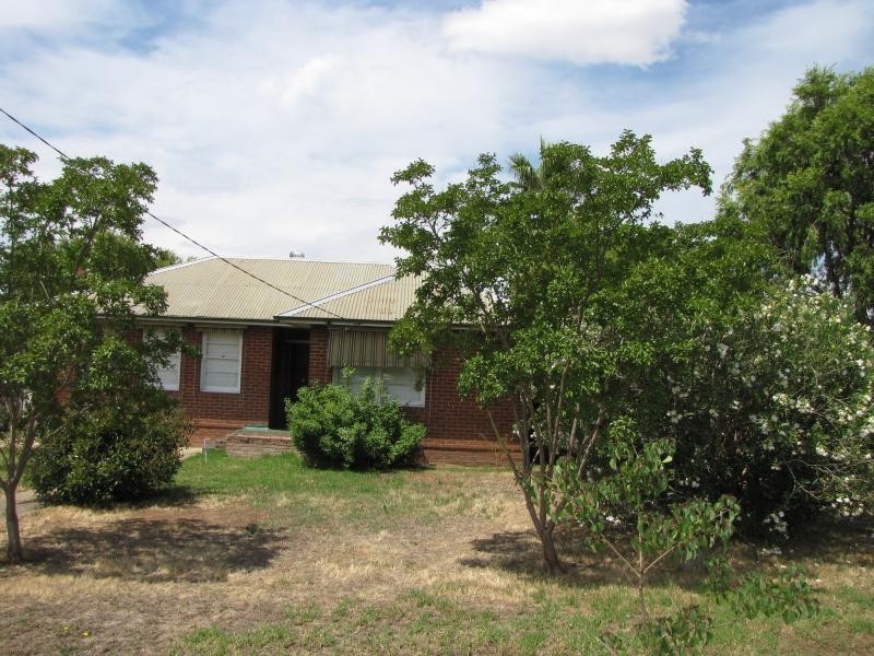 18 Fitzroy Street, Tumut NSW 2720
