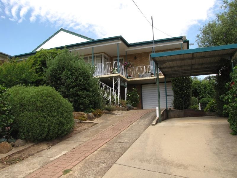 11 Highland Avenue, Tumut NSW 2720
