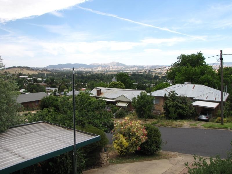 11 Highland Avenue, Tumut NSW 2720