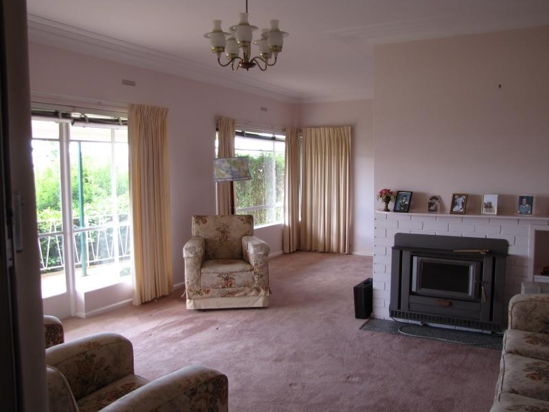 11 Highland Avenue, Tumut NSW 2720