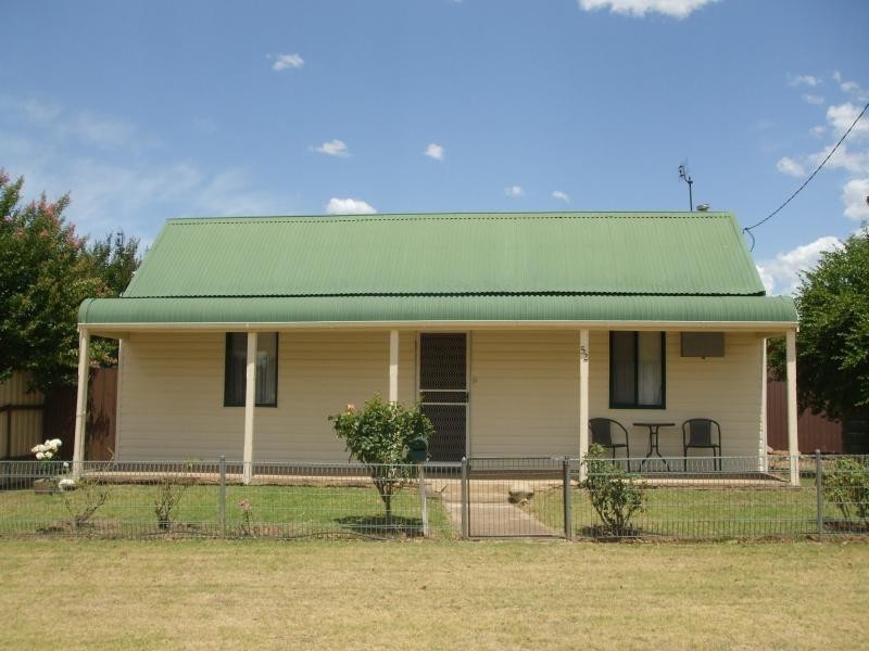 52 Herbert Street, Tumut NSW 2720