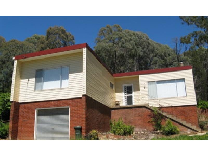 8 Eurabbie Street, Batlow NSW 2730