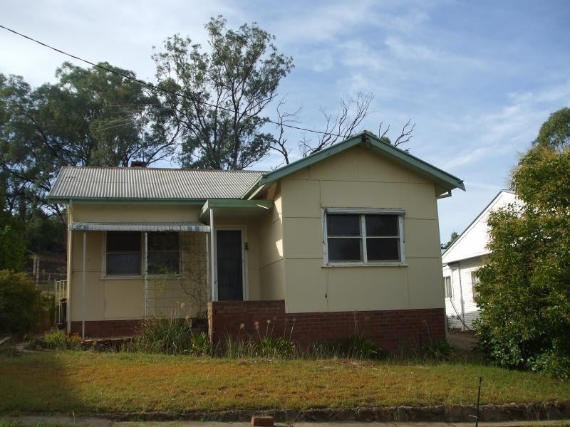 52 Clarke Street, Tumut NSW 2720