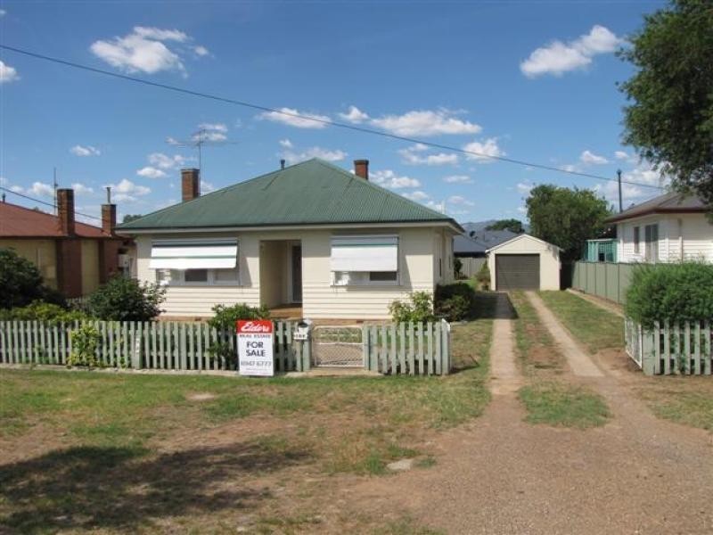 160 Capper Street, Tumut NSW 2720
